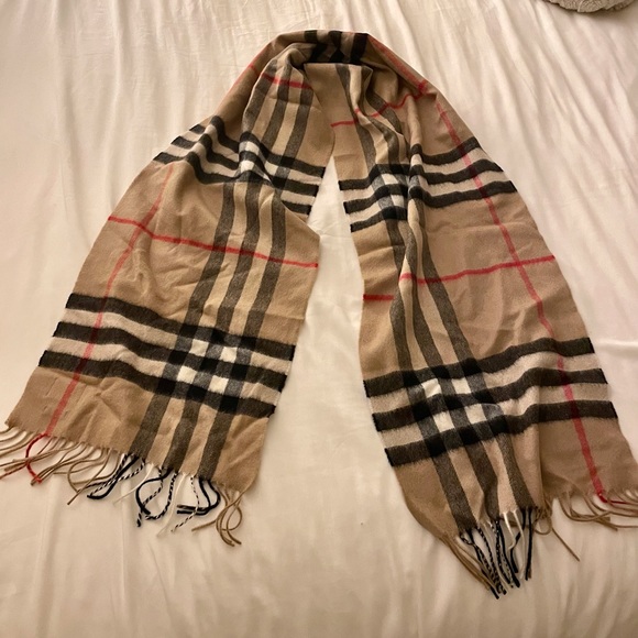 Burberry Beige Giant Check Cashmere Scarf - Picture 3 of 6
